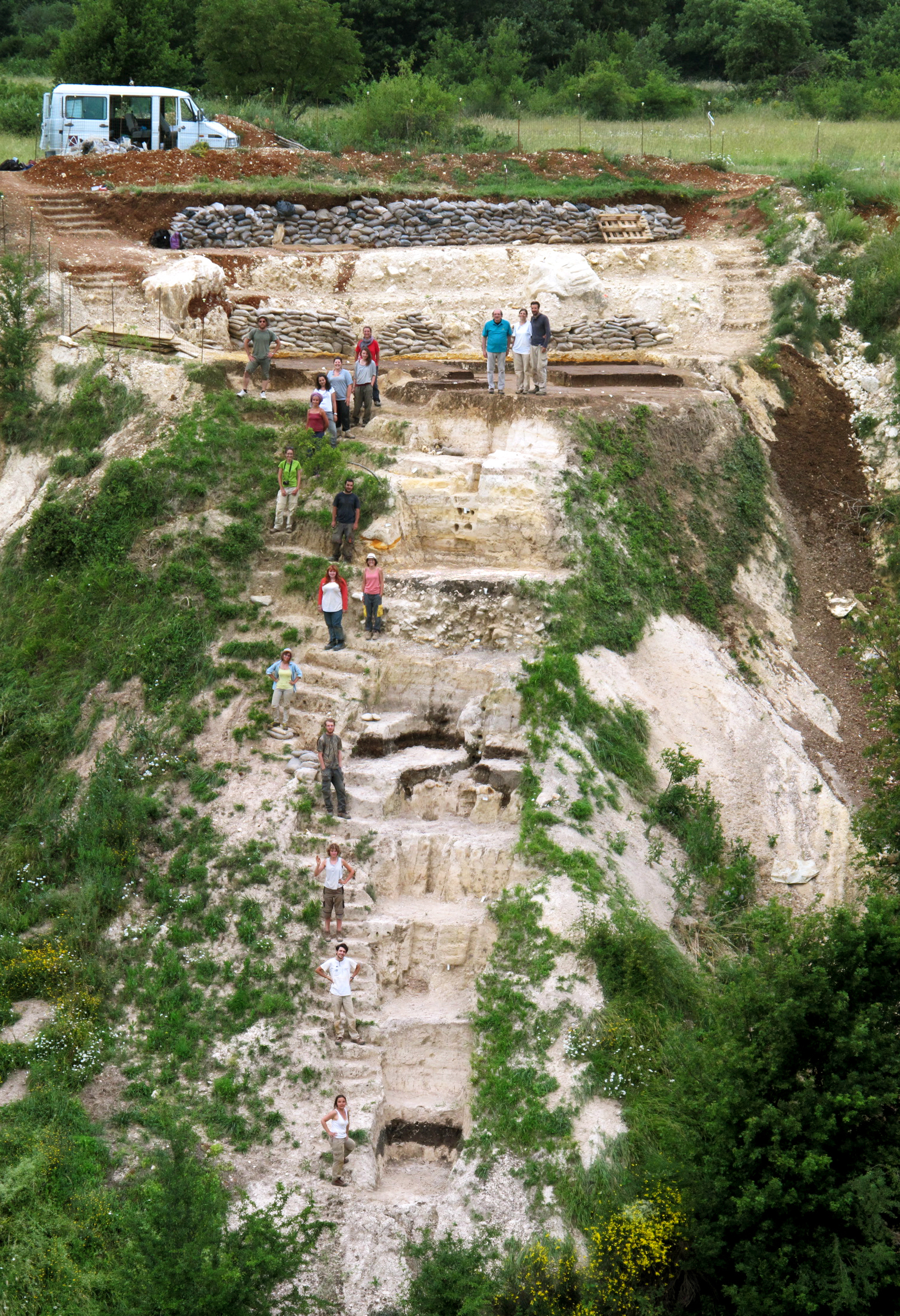 La longue séquence stratigraphique de Valle Giumentina mise au jour jusqu'à 17 m de profondeur