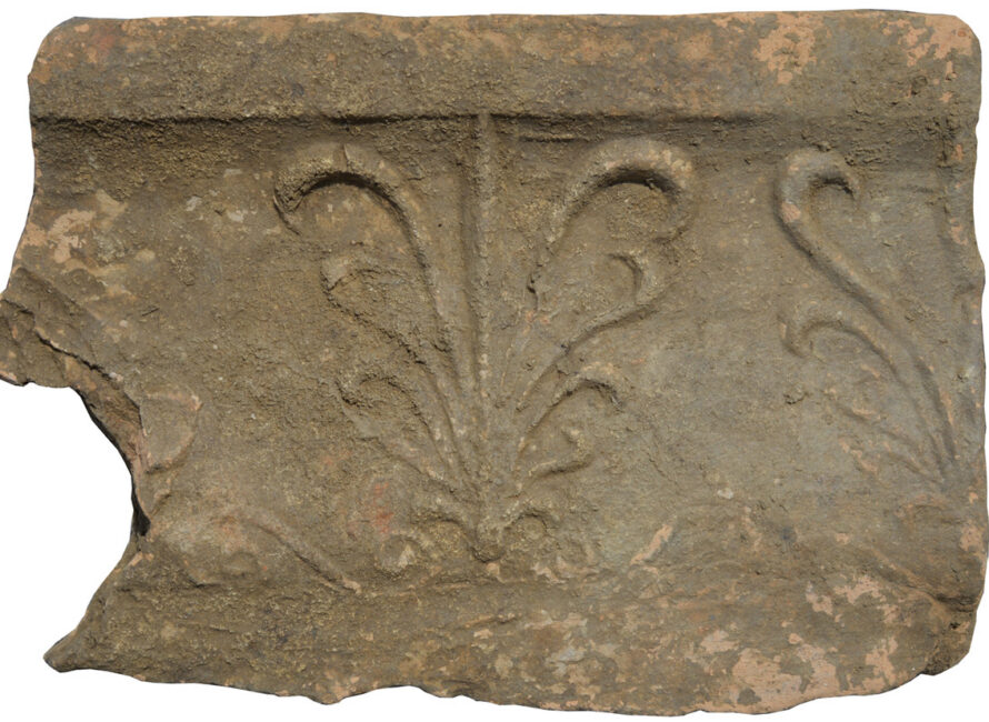 Sima d’égout, avec palmettes et trace d’un mufle de lion