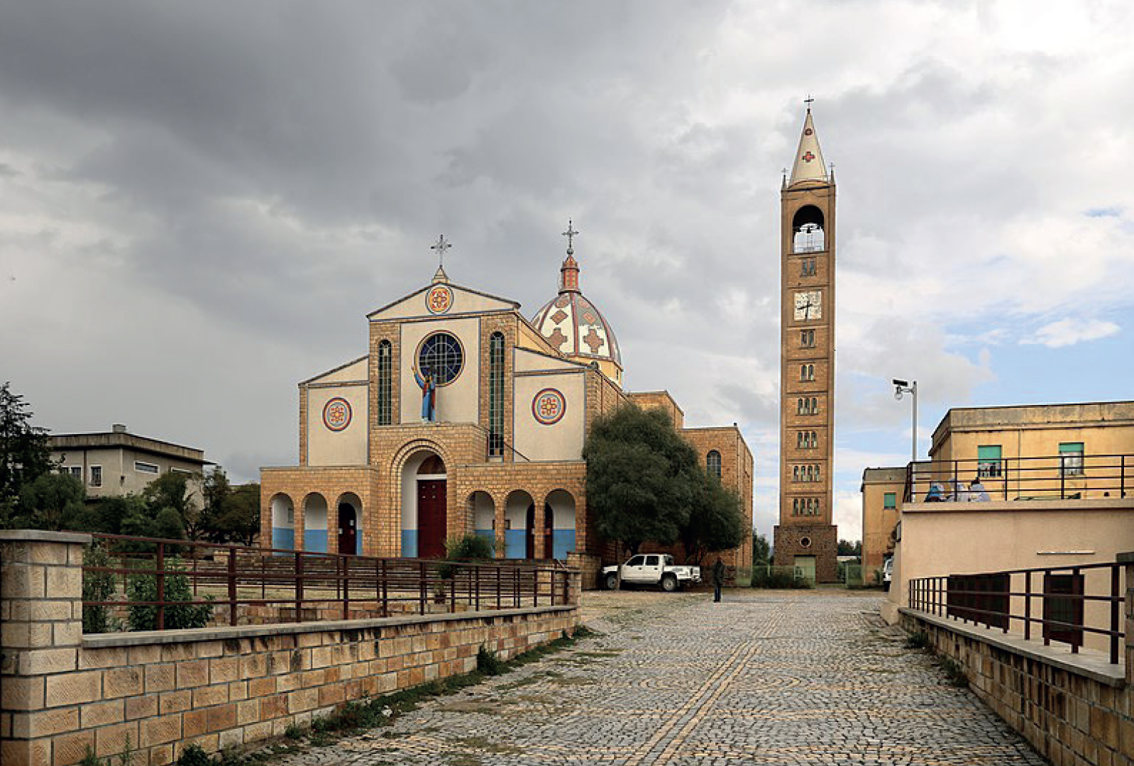 Cathédrale catholique d’Adigrat (Éthiopie, 1969) - source wikimedia.commons.org