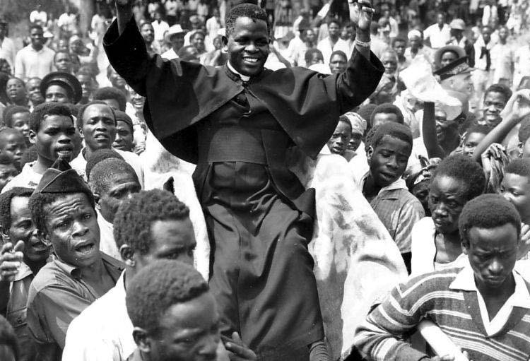 L’abbé Fulbert Youlou à Marchand (département du Pool). Source : Archives personnelles de Jean-Pierre Bat