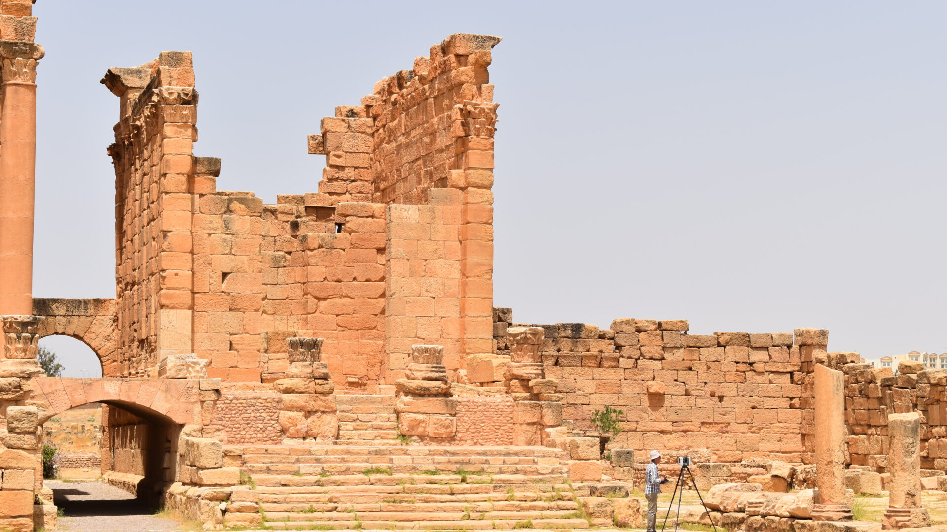 Relevé par laser scanner 3D sur le forum (Mission archéologique à Sbeïtla)