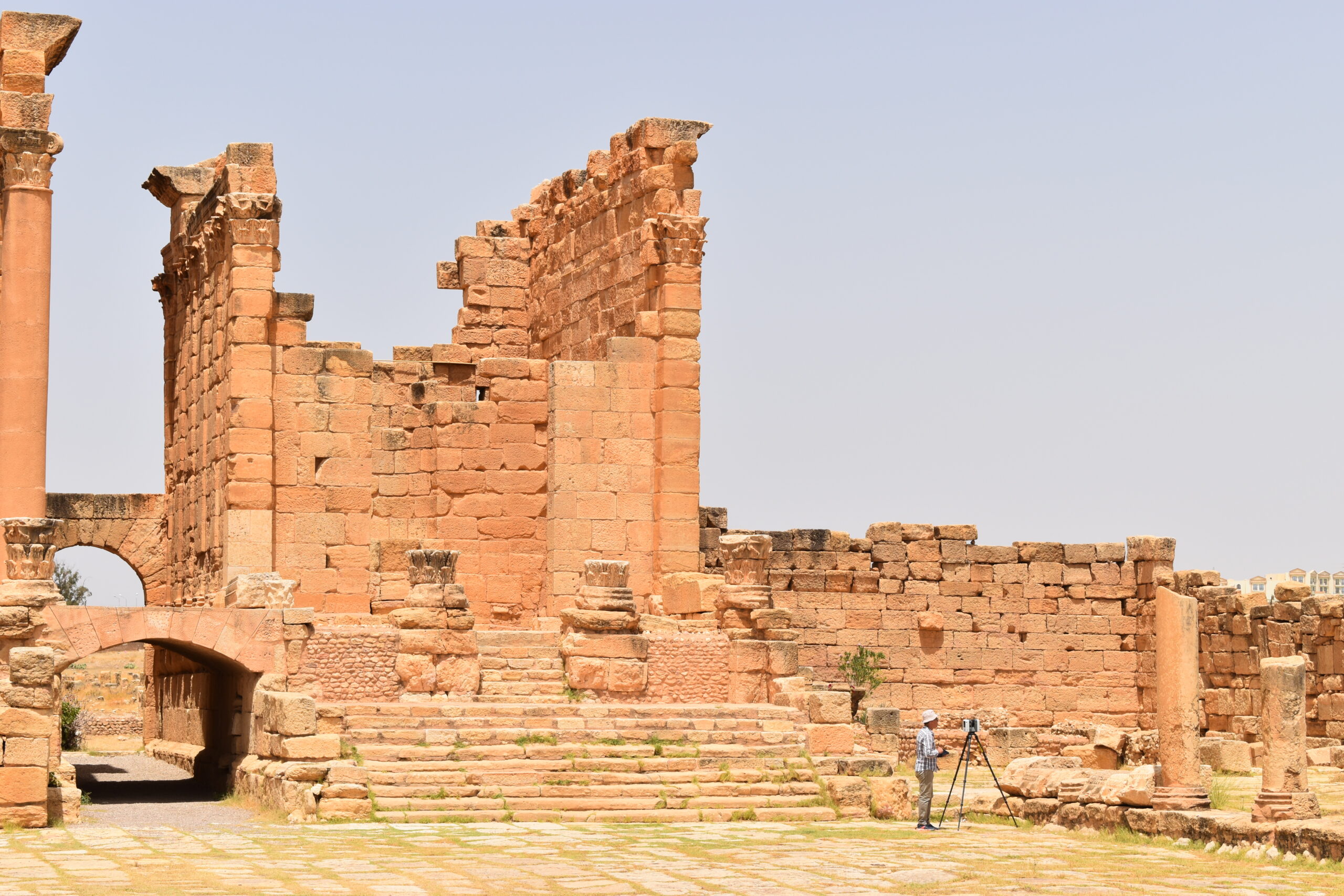 Relevé par laser scanner 3D sur le forum (Mission archéologique à Sbeïtla)