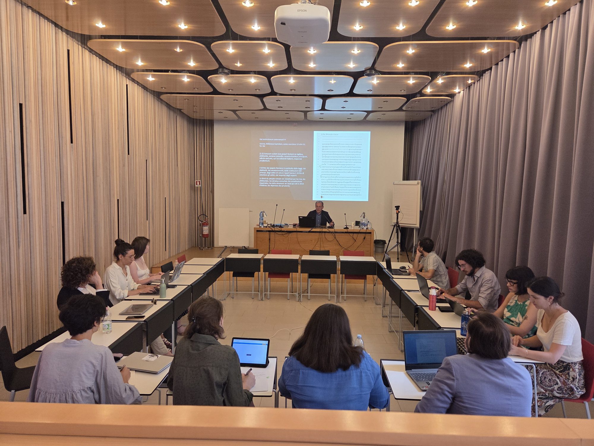 Atelier doctoral en droit romain à l’École française de Rome, 2025 : doctorants réunis en salle de conférence